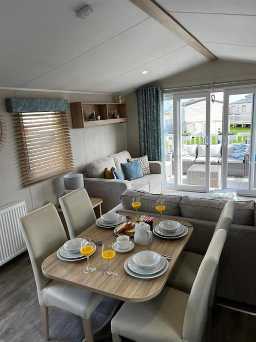 Sandy Bay Caravan Getaway นิวบิกกิน-บาย-เดอะ-ซี ภายนอก รูปภาพ