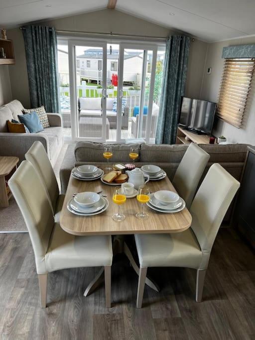 Sandy Bay Caravan Getaway นิวบิกกิน-บาย-เดอะ-ซี ภายนอก รูปภาพ